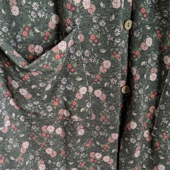 XL Essential Cardigan - Picture 2 of 2